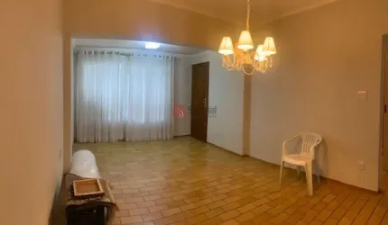 Casa térrea no Tatuapé em ótimo estado 3 dormitórios,2 vagas, edícula e quintal.