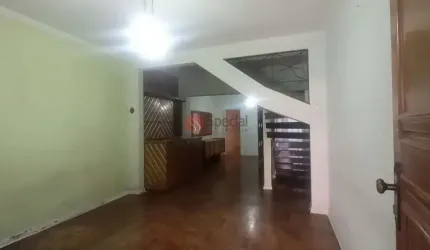 Sobrado à venda no Tatuapé com 100 m², 2 amplos quartos, 2 banheiros, quintal , 1 vaga  de garagem.