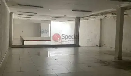 Prédio comercial próximo ao Metrô Belém.
