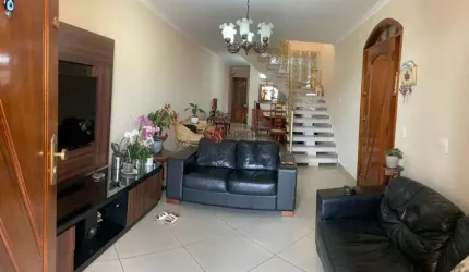 Sobrado na Vila Formosa  com 4 dormitórios e 3  vagas de garagem.