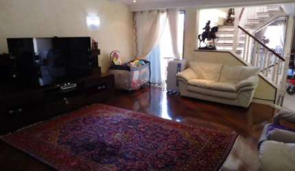 Sobrado alto padrão na Vila Formosa com 3 suítes, piscina, sauna, sala pé direito duplo.