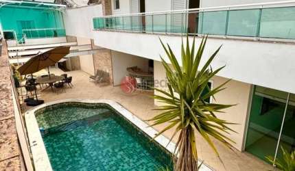 Sobrado à venda na Quarta Parada com piscina.