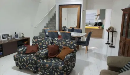 Sobrado em condomínio, impecável, reformado, 135 m², 4 vagas + depósito, Aceita veículo!