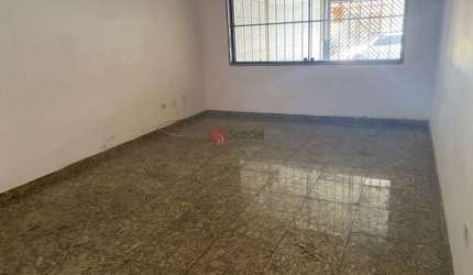 Sobrado no Tatuapé com 4 dormitórios, 3 suítes e 4 vagas.