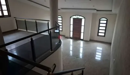Sobrado na Mooca com 380 metros, 4 quartos,  3 suítes, churrasqueira, 4 vagas, entrada lateral