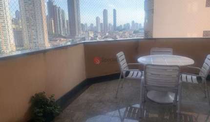 Apartamento com 236 m², 4 suítes, 3 áreas livres e 4 vagas.