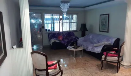 Sobrado com 3 suítes, sala 2 ambientes, piso granito, vaga 2 carros, hidro, churrasqueira, closet