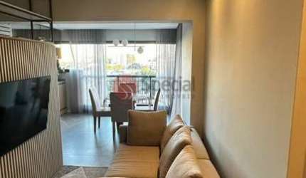 Apartamento no Tatuapé  próximo ao metrô, com 2 quartos, 1 suíte e 1 vaga.