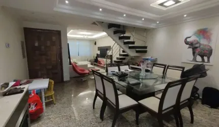 Sobrado à venda na Vila Formosa com 3 quartos.