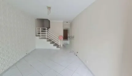 Sobrado na Vila Matilde com 2 suítes e 2 vagas.