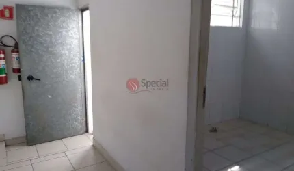 Andar corporativo na Liberdade.