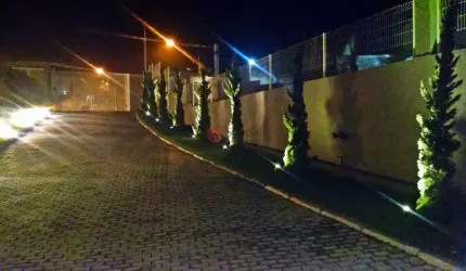 VENDE-SE CASA  COM 810 M EM CONDOMÍNIO FECHADO COM 6 QUARTOS E 16 VAGAS NA ZONA NORTE