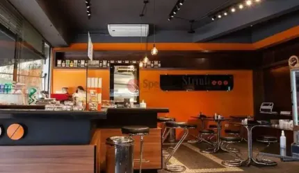 Prédio comercial no Tatuapé com 2 andares, 5 vagas,  130 m².