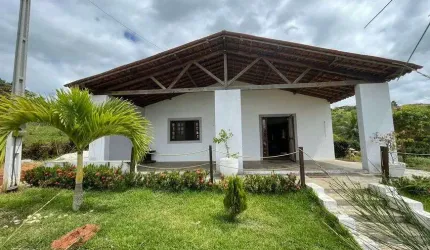 Casa de vila à venda com 120m2, 3 qtos 2 stes, espaçosa, ventilada, reformada, aceita carro, posse.