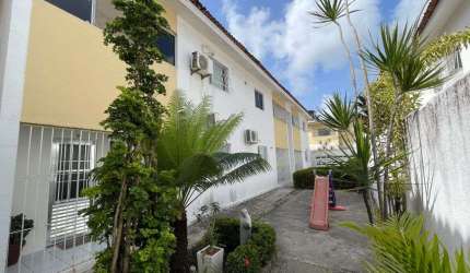 Apto à venda em Candeias, residencial familiar, 2 qtos com 2 ares condicionados, armários, 2 vagas.