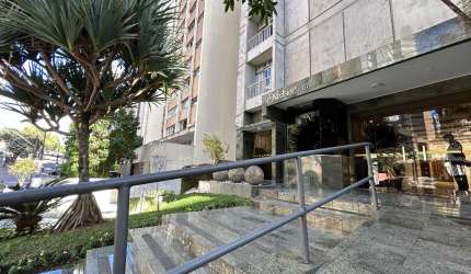 Apartamento no Bigorrilho, andar alto, vista livre.