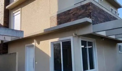 Sobrado em residencial no Boa Vista.
