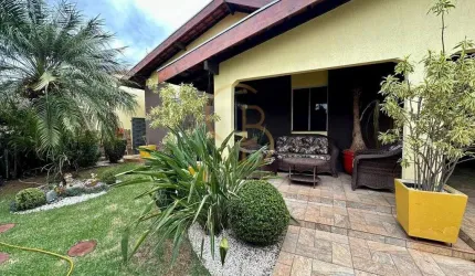 CASA COMPLETA À VENDA - PORTEIRA FECHADA, TOTALMENTE MOBILIADA E DECORADA!