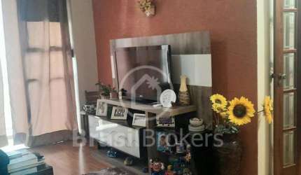 Apartamento !!!...  varanda / 2qts / dep completa / vaga