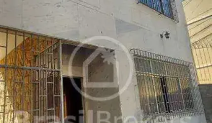 Oportunidade Única! Excelente Casa Duplex Frente com Área Frontal e Estrutura Sólida