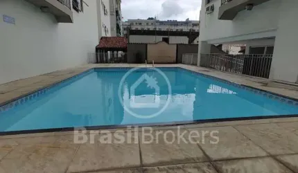Apartamento em condomínio com piscina no Méier