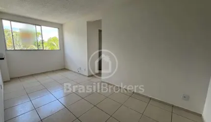 Apartamento em excelente condomínio em Honório Gurgel