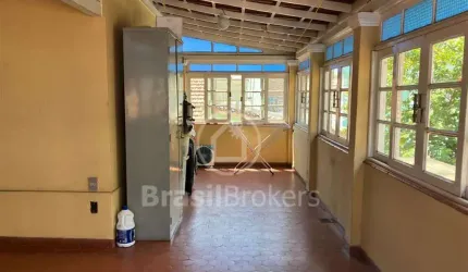 Excelente Casa de Dois Andares à Venda, Próxima ao Méier