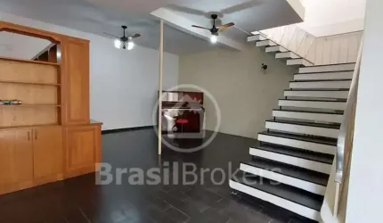 Casa excelente no condomínio VILA DOS COMERCIARIOS,  sala grande e 5 quartoss e vaga para 3 carros