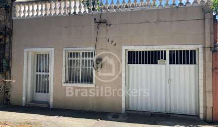 Casa duplex com 2 quartos em excelente localização no Engenho de Dentro