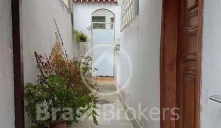 Casa Frente Rua !!!... Próxima Rua Dias da Cruz