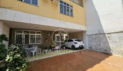 Casa com Piscina e possibilidade de construir um apartamento