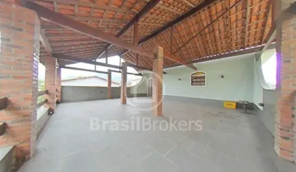Casa à venda com 4 quartos e Aceitando Financiamento