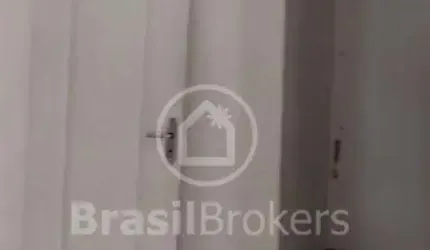 Imovel em excelente rua de Pilares  ,precisando reforma total !!!!