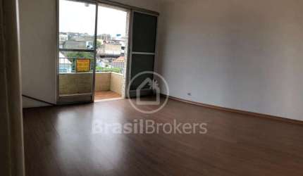 EXCELENTE APARTAMENTO DE 2 QUARTOS MAIS DEPENDÊNCIA DE EMPREGADA COMPLETA EM CORDOVIL .