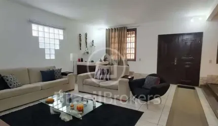 Casa ampla com espaço para festas e aceitando financiamento!
