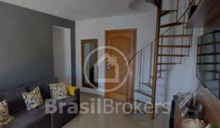 Maravilhosa cobertura com 3 quartos e piscina