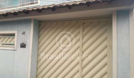 Casa de Condomínio com 4 Quartos e 3 banheiros à Venda, 210 m²