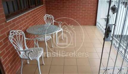 Casa 3 quartos, sendo 1 suíte