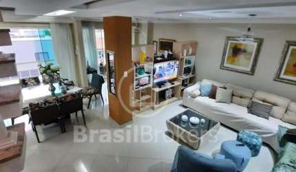 Casa de Condomínio 4 quartos, sendo 1 suíte