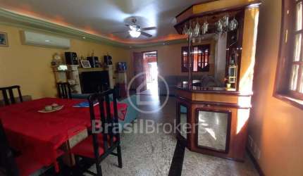 Casa 3 quartos, sendo 1 suíte