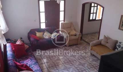Casa de Condomínio 3 quartos, sendo 1 suíte