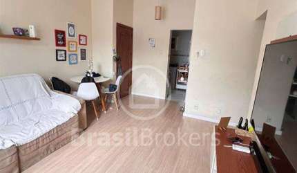 Apartamento de 62 m² com dois quartos e dependência no Engenho Novo!