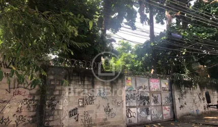 Terreno com 1.571m² na Penha