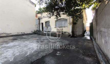 Casa Linear Espaçosa com Grande Potencial 814m2