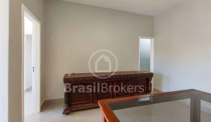 Apartamento tipo (Garden) a venda na Tijuca, com 80 m², 1 vaga no condomínio, portaria comercial, 3 quartos e dependência de serviço.