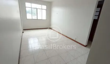 Apartamento de 2 quartos com 66 m², com armários planejados.
