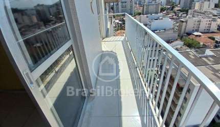 Apartamento à venda com 2 vagas na escritura, portaria 24 horas, varanda, 3 quartos com armários e dependência de serviço completa