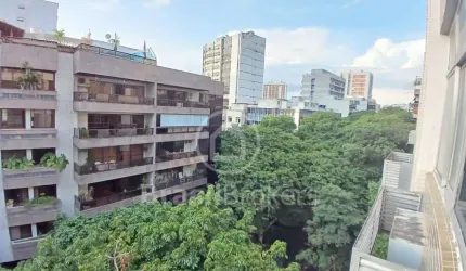 Apartamento a venda na Tijuca com 112 m², 3 quartos, 1 vaga na escritura e a 260 metros da estação do Metro Uruguai.