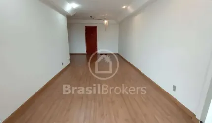 Apartamento de 3 quartos (1 suíte) com 131 m², Varandão, dependências completas e 2 vagas de garagem.