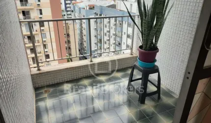 Imóvel de varanda, quarto, dependência e vaga em ótima localização